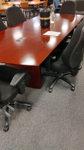 R8977 - 10997 7pc Cherry Oval Used Table w/6 Black Chairs $850 - 1 Only!
