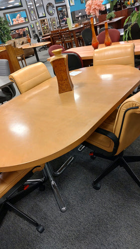 R1460 Honey Oval Used Table w/4 Butterscotch Chairs $550 - 1 Only!
