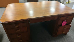 R9990 40"x 66" Oak Executive Used Desk $649.98 - 1 Only!