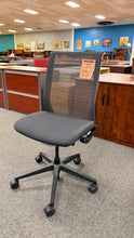 Load image into Gallery viewer, R000 - Gray Armless Steelcase Desk Chair