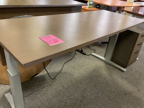 R772 29”x 72” Light Brown Lam Power Adjustable Used Desk $449.98 - 1 Only!