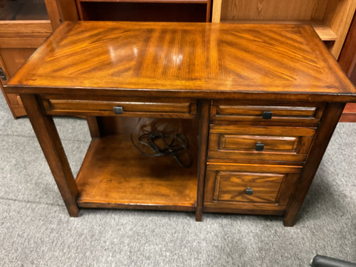 R101 22”x 44” Oak Used Desk w/ Keyboard tray/1 File $299.98 - 1 Only