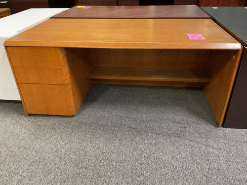 R506 36”x 72” Oak Used Desk w/1 File $149.98 - 1 Only