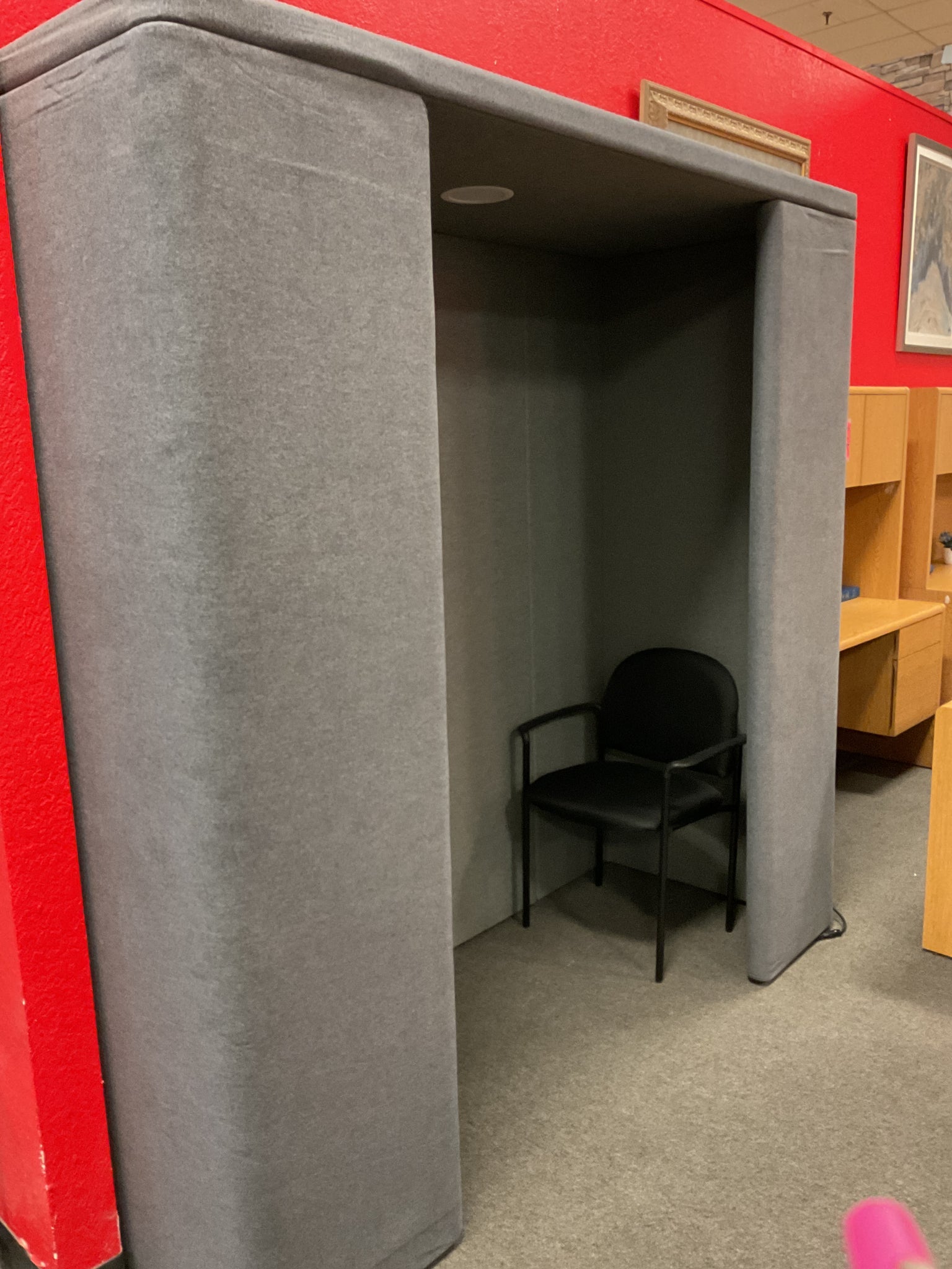 R690 8’x 8’x 36” Gray Modular Booth $449.95 - 1 Only – Desks Galore