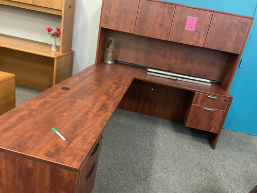 R780 24”x 71”x 94” Cherry Lam L-Shaped Used Desk w/2 Files/Hutch $599.98 - 1 only