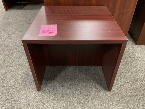 R99 24”x 20”  Mahogany Lam Used Table