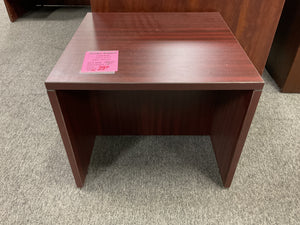 R99 24”x 20”  Mahogany Lam Used Table