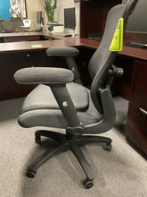 Load image into Gallery viewer, 8933 Big and Tall Heavy Duty Mesh Back Desk Chair $339.95