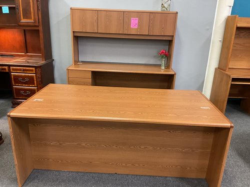 R613 30”x 66” Oak Lam. Used Desk w/1 File/Credenza/Hutch $249.98 - 1 Only