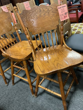Load image into Gallery viewer, R6701 24” Oak swivel Used Stool $99.98