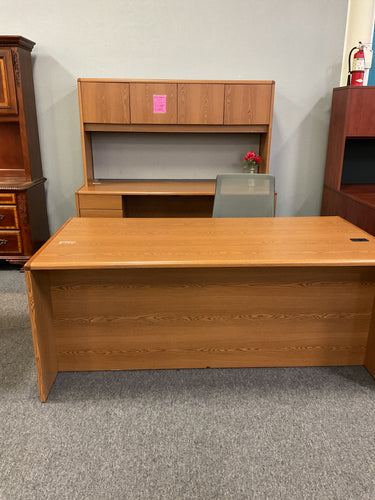 R613 30”x 66” Oak Used Desk w/1 File/Credenza/Hutch $249.98 - 1 Only
