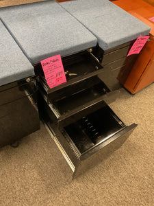R0808 16”x 20” Black Metal 2 Drawer Rolling Used File w/Blue Cushion $59.98