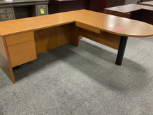 Load image into Gallery viewer, R3005 36”x 72” Oak Lam Bullet L-Shaped Used Desk w/1 File $199.98 - 1 Only