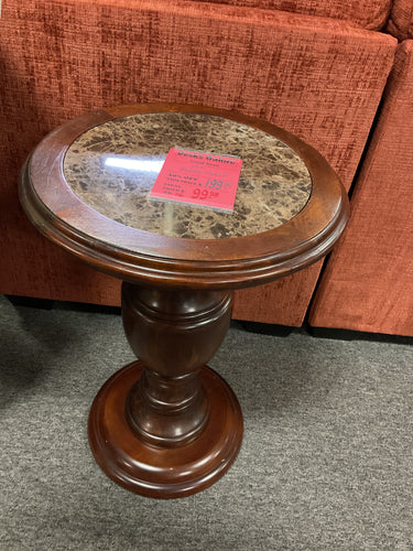 R76 19” Round Accent Used Table $99.98 - 1 Only