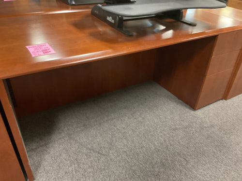R602 36”x 72” Cherry Used Desk w/1 File $119.98 - 1 Only!