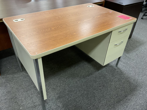 R773 30”x 48” Beige Metal Used Desk w/1 File $199.98