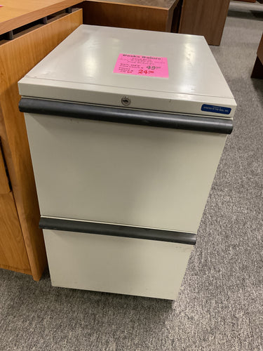 R69 15”x 22” Gray Metal 2 Drawer Rolling Used File $24.98