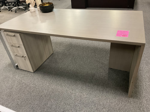 R654 36”x 72” Gray Lam Used Desk w/1 File $388.00 - 1 Only