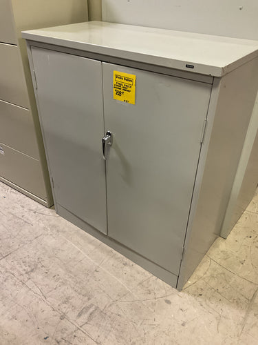 R51 Tennsco 2 Door Metal Used Storage Cabinet $88.00 1 only