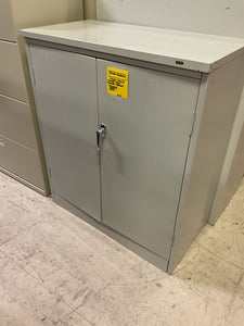 R51 Tennsco 2 Door Metal Used Storage Cabinet $88.00 1 only