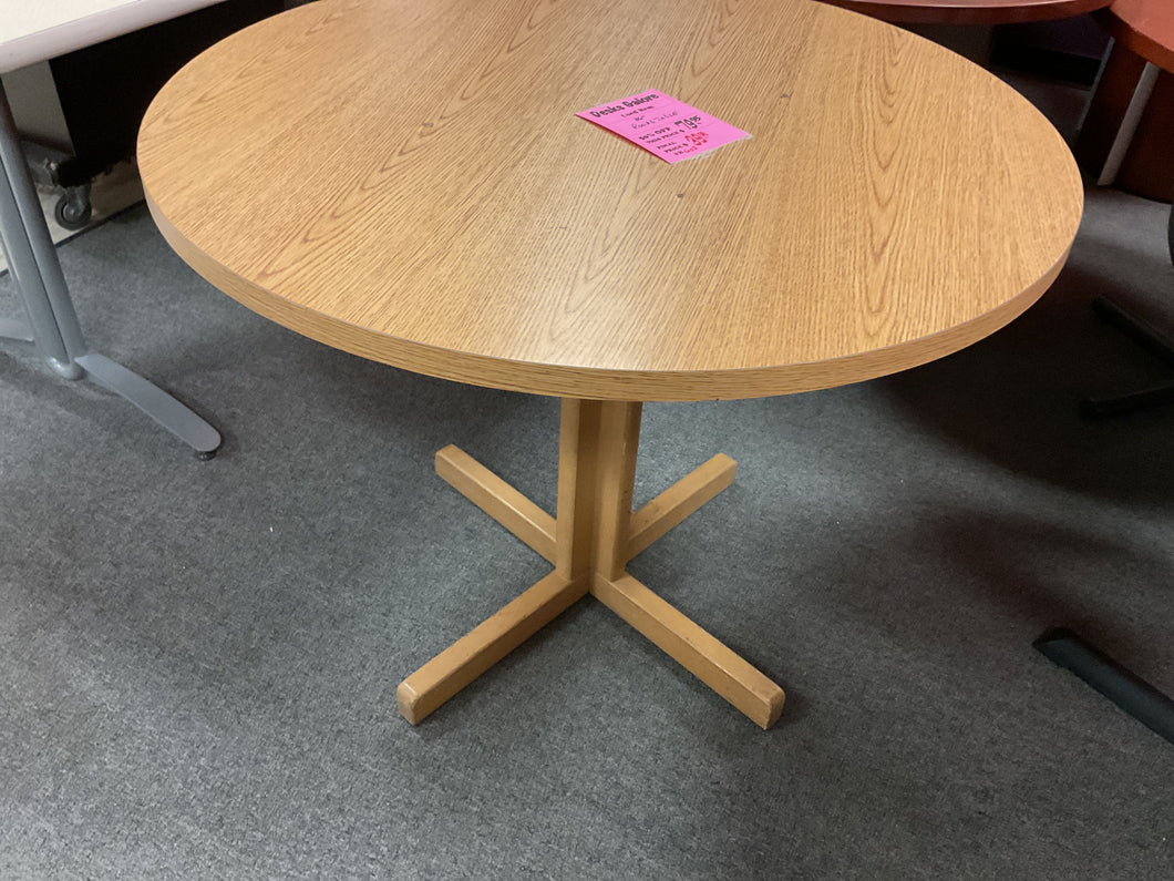 R602 36” Round Oak Used Table $39.98 - 1 Only