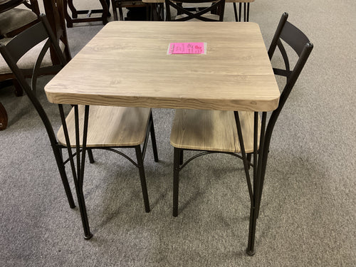 R665 29” Square Used Table w/2 Chairs $119.98 - 1 Only!
