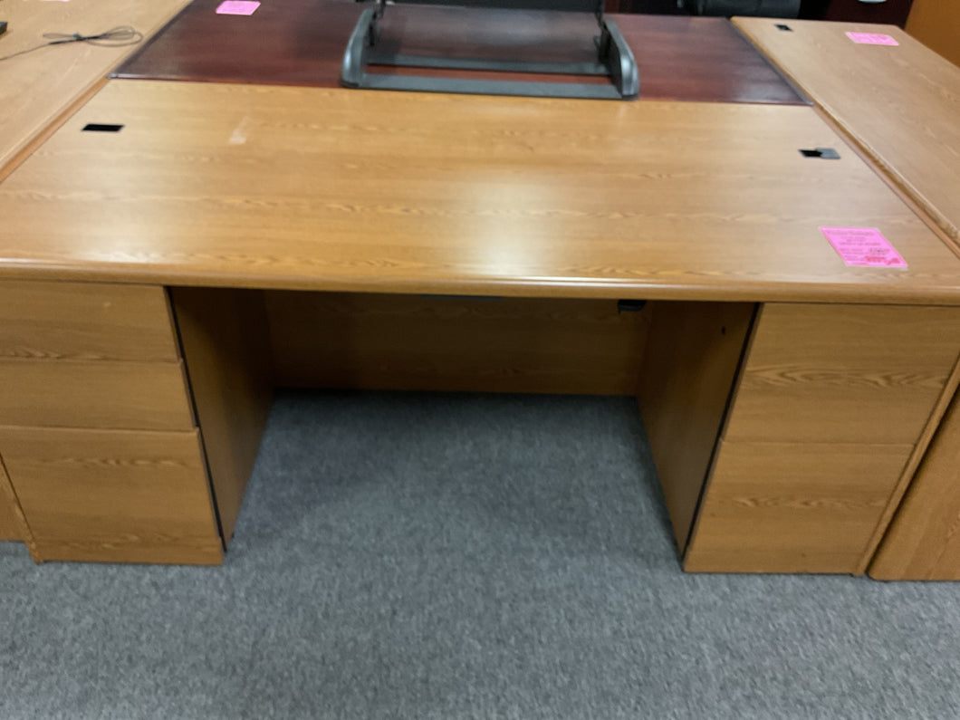 R7703 36”x 72” Oak Used Desk w/2 Files $248.00 - 1 Only