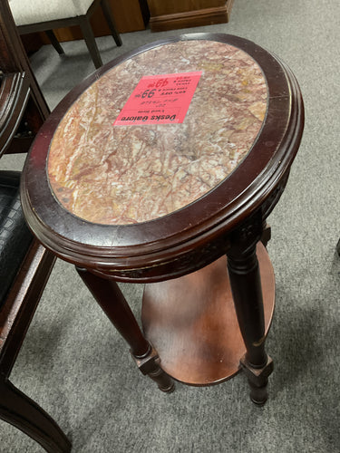 R94 22” Oval Mahogany Used Table $49.98 - 1 Only