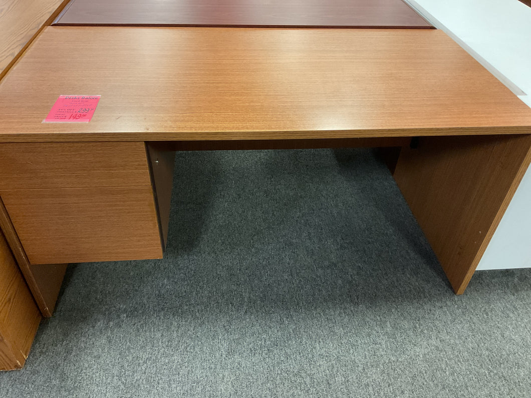 R704 30”x 60” Oak Lam Used Desk w/1 File $149.98 - 1 Only