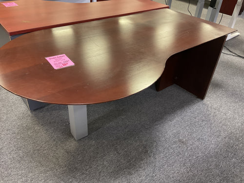 R6712 Mahogany Bullet Used Table $99.98 - 1 Only