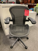 Load image into Gallery viewer, R4140 Herman Miller "Aeron" Used Office Chair size A $249.98 - 1 Only!