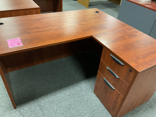 R4000 30”x 60” Cherry Lam. L-shaped Used Desk w/1 file $399.98 - 1 Only