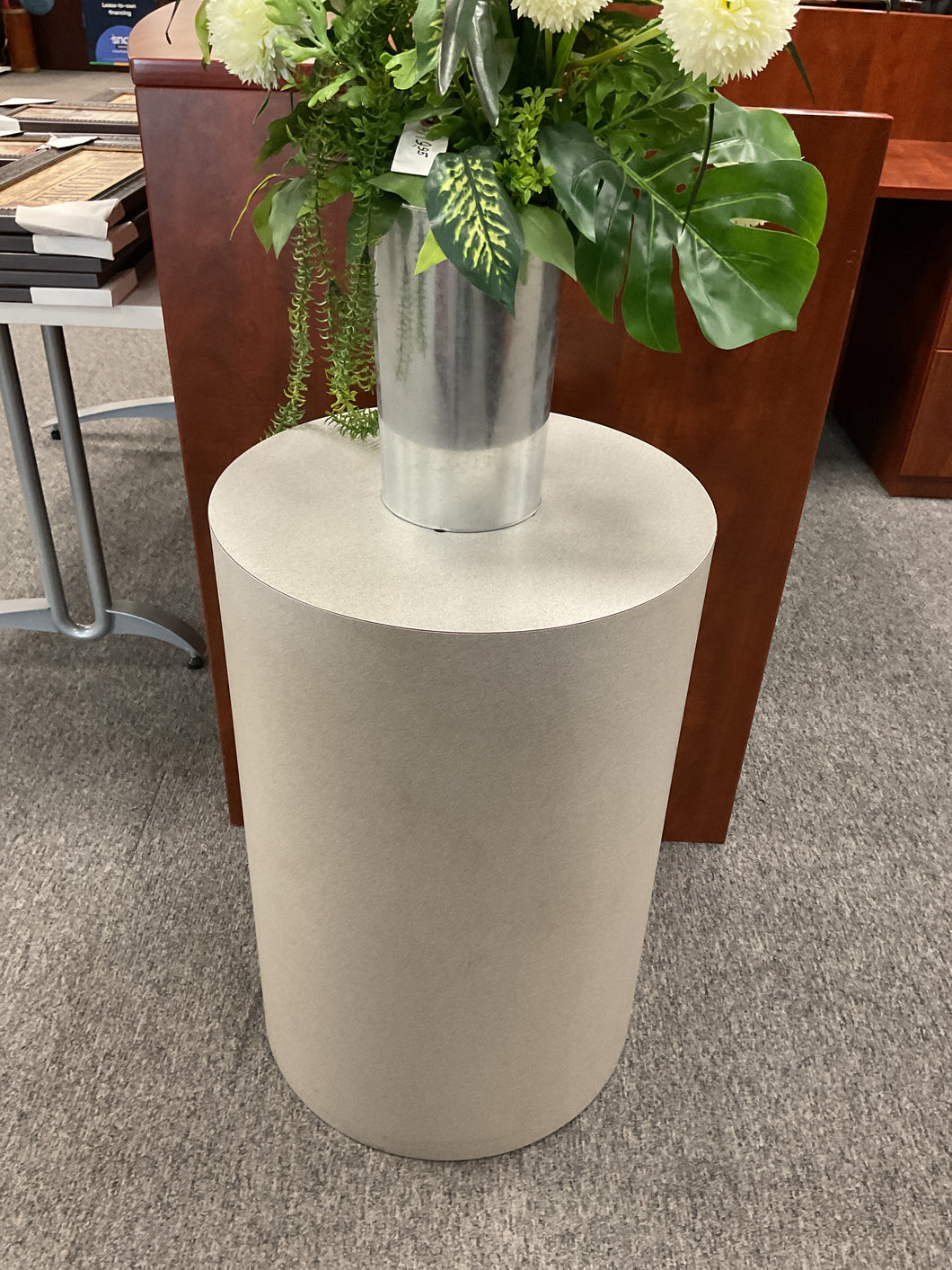 R40 19” Gray Round Pillar Used Table $59.98