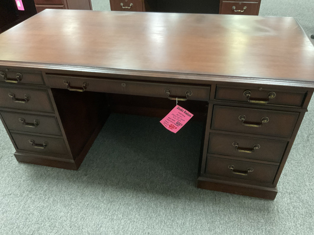 R62 36”x 72” Mahogany finish Wood Used Desk $499.98 - 1 Only